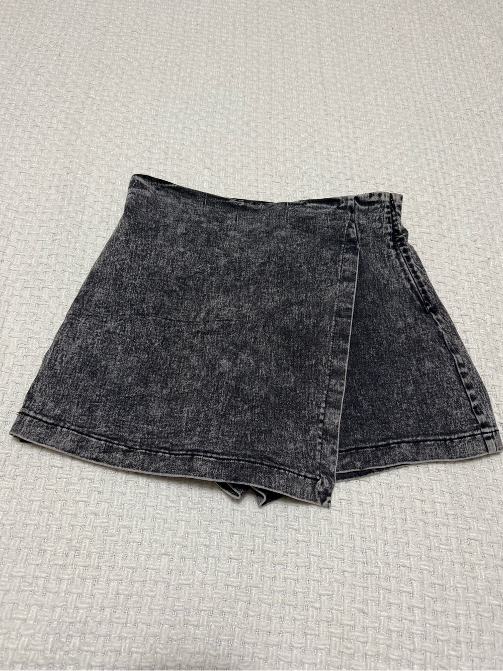 Flying Tomato women’s skort, heather black. Size XL. Excellent condition!